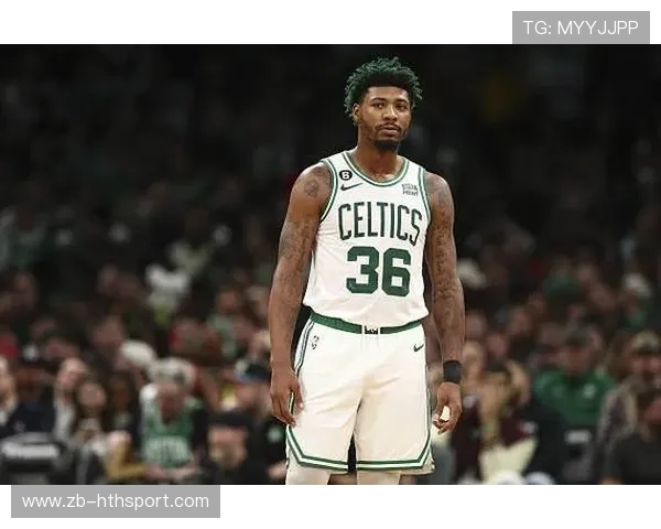 凯尔特人斯玛特反击上篮,迅速带动进攻节奏 凯尔特人斯玛特反击上篮,迅速带动进攻节奏